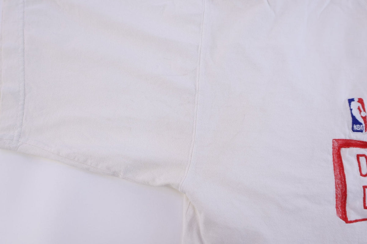 Vintage Chicago Bulls Basketball Embroidered T-shirt product image 3