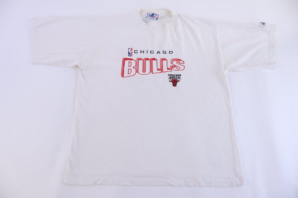 Vintage Chicago Bulls Basketball Embroidered T-shirt product image 1