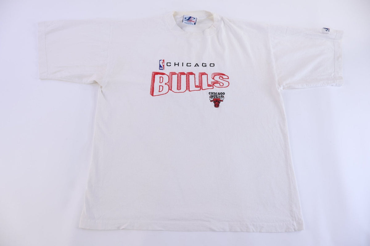 Vintage Chicago Bulls Basketball Embroidered T-shirt product image 1