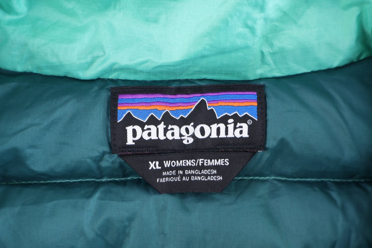 Women's Patagonia Logo Patch Green Full Zip Puffer Jacket product image 3